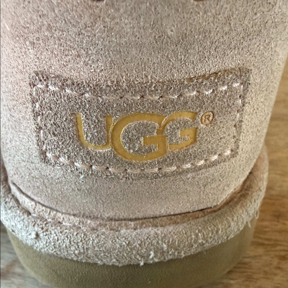 UGG women’s 6 Pink Suede Boots with Gold‎ Logo - Picture 3 of 6